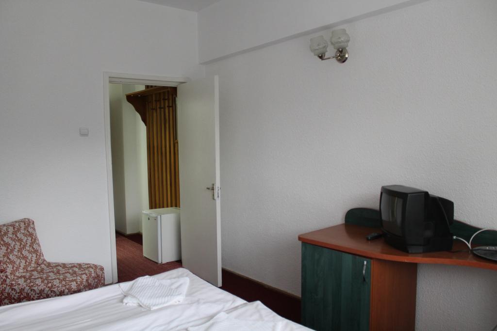 ホテルVenus Slănic-Moldova 部屋 写真